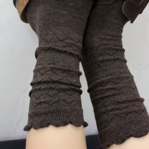 Women's mid-calf cotton socks, coffee — wavy texture, scalloped cuff